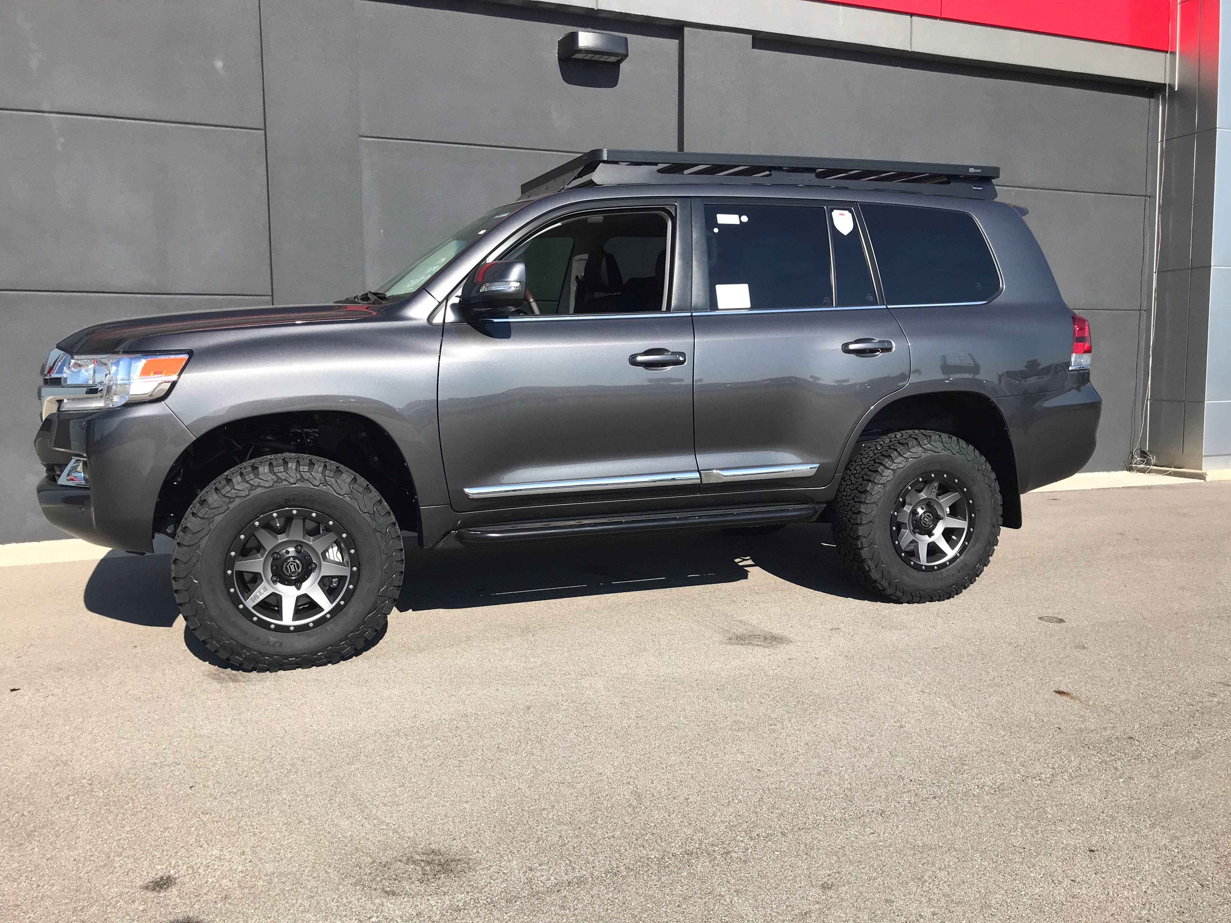 Toyota 4Runner lifted by DSI